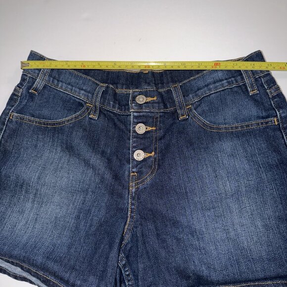 Levis Denim Shorts Women’s Dark Wash Size 30 Button Front Mid Length 5 Pocket - Picture 3 of 11